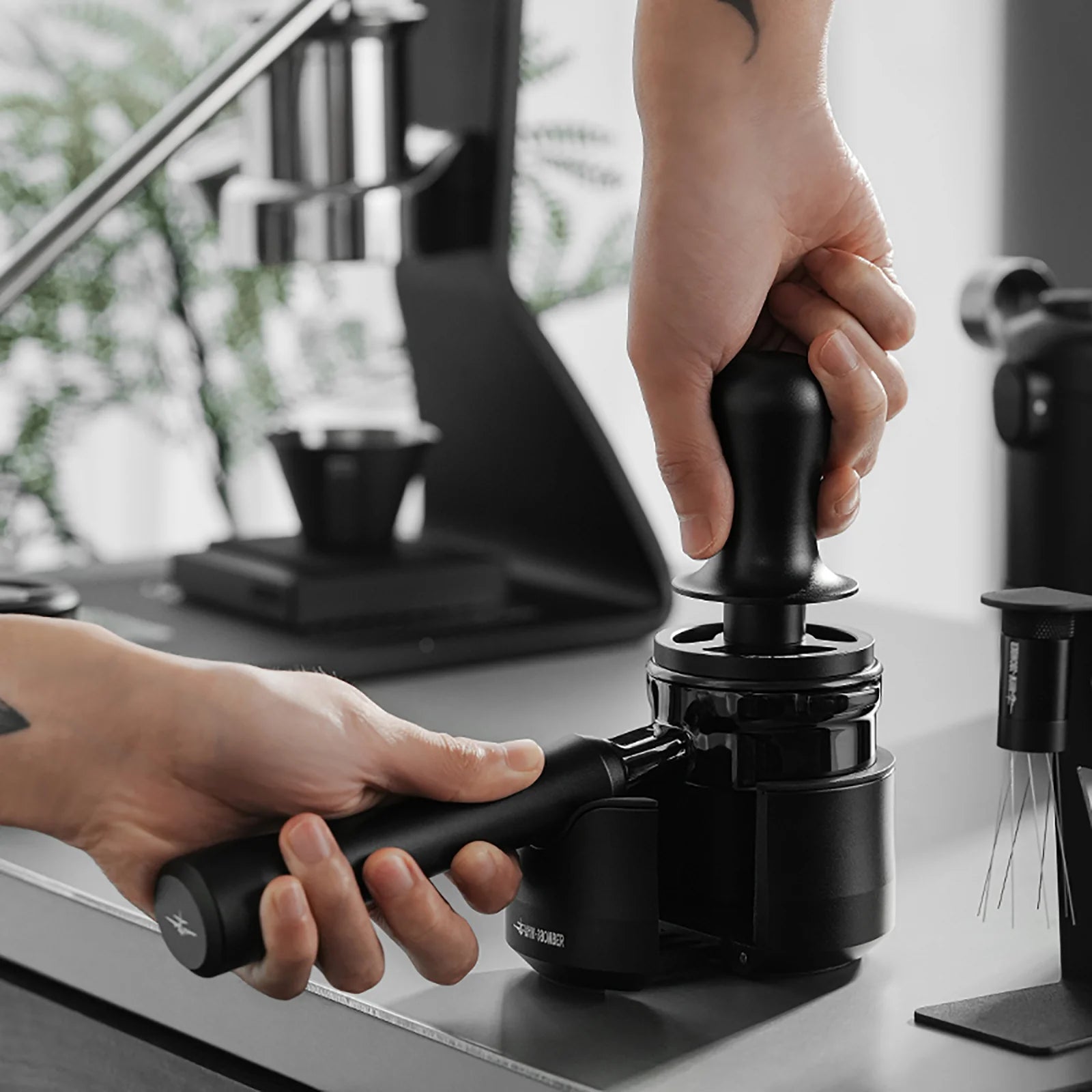 MHW-3BOMBER ASTRA COLLECTION CONSTANT PRESSURE TAMPER 51/53.35/58.5 MM