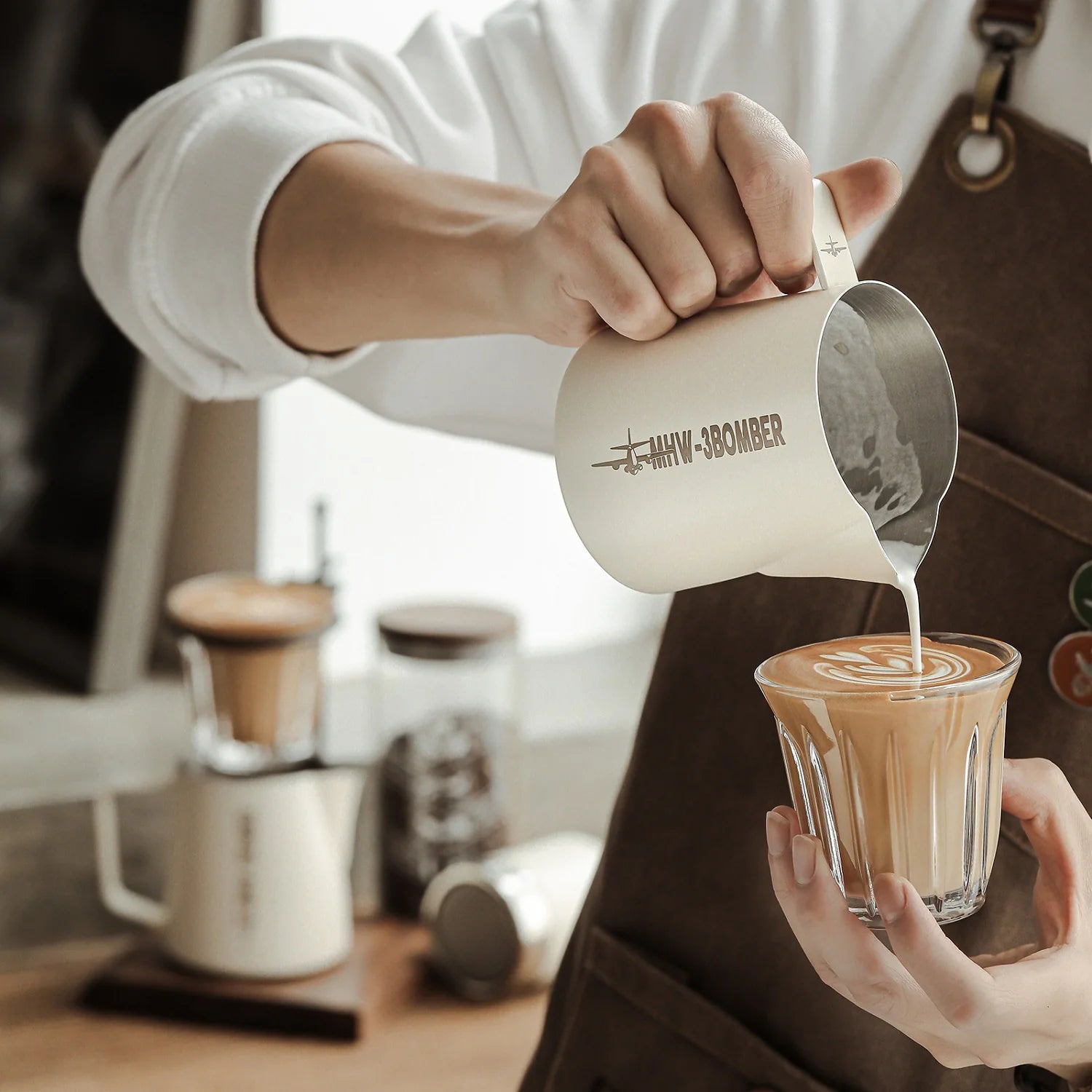 MHW-3BOMBER LATTE ART PITCHER 5.0 WEISS