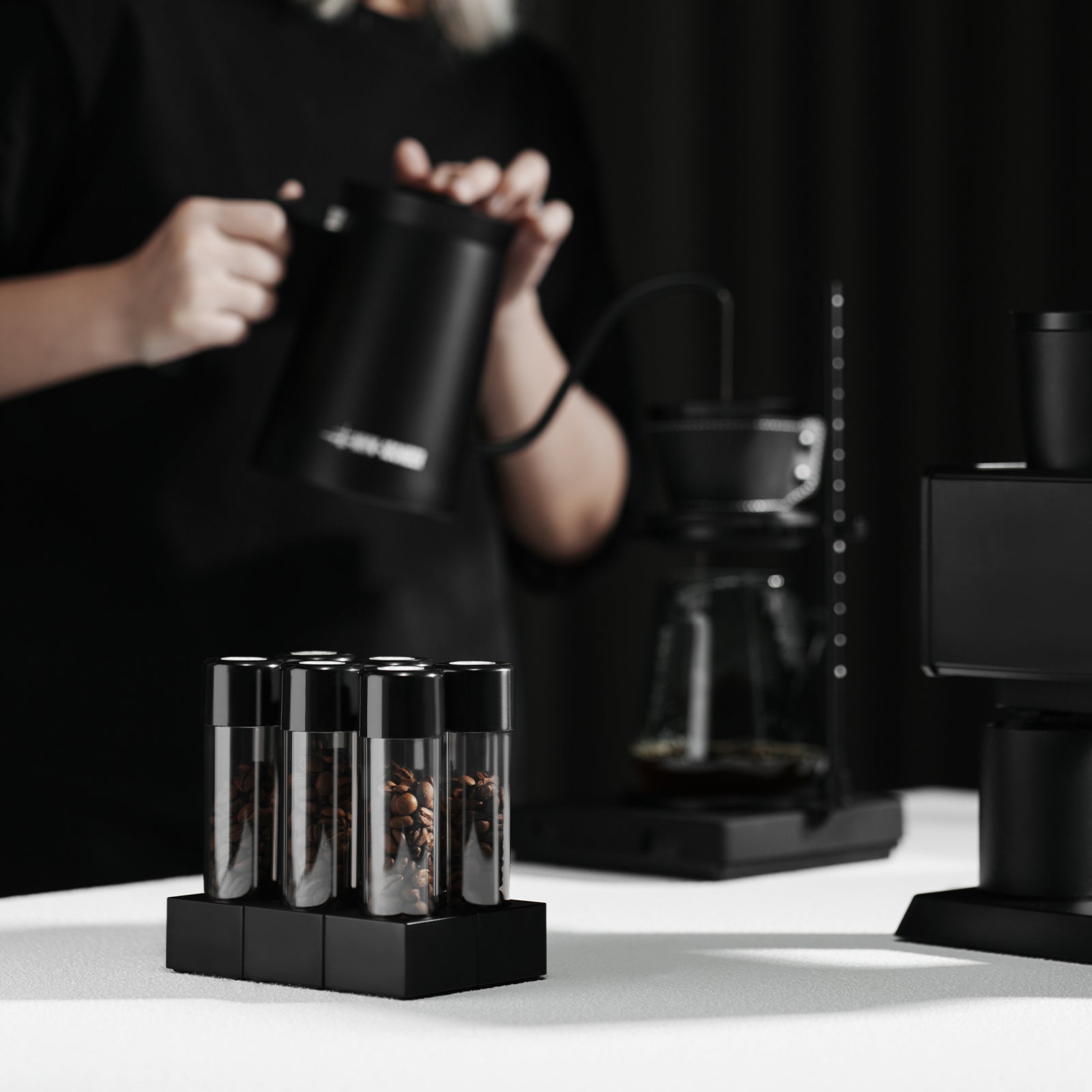 MHW-3BOMBER ENERGIEFLASCHE & MAGNETISCHER GETRÄNKEHALTER