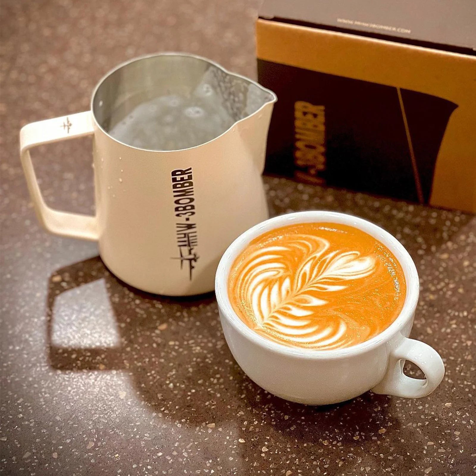 MHW-3BOMBER LATTE ART PITCHER 5.0 WEISS