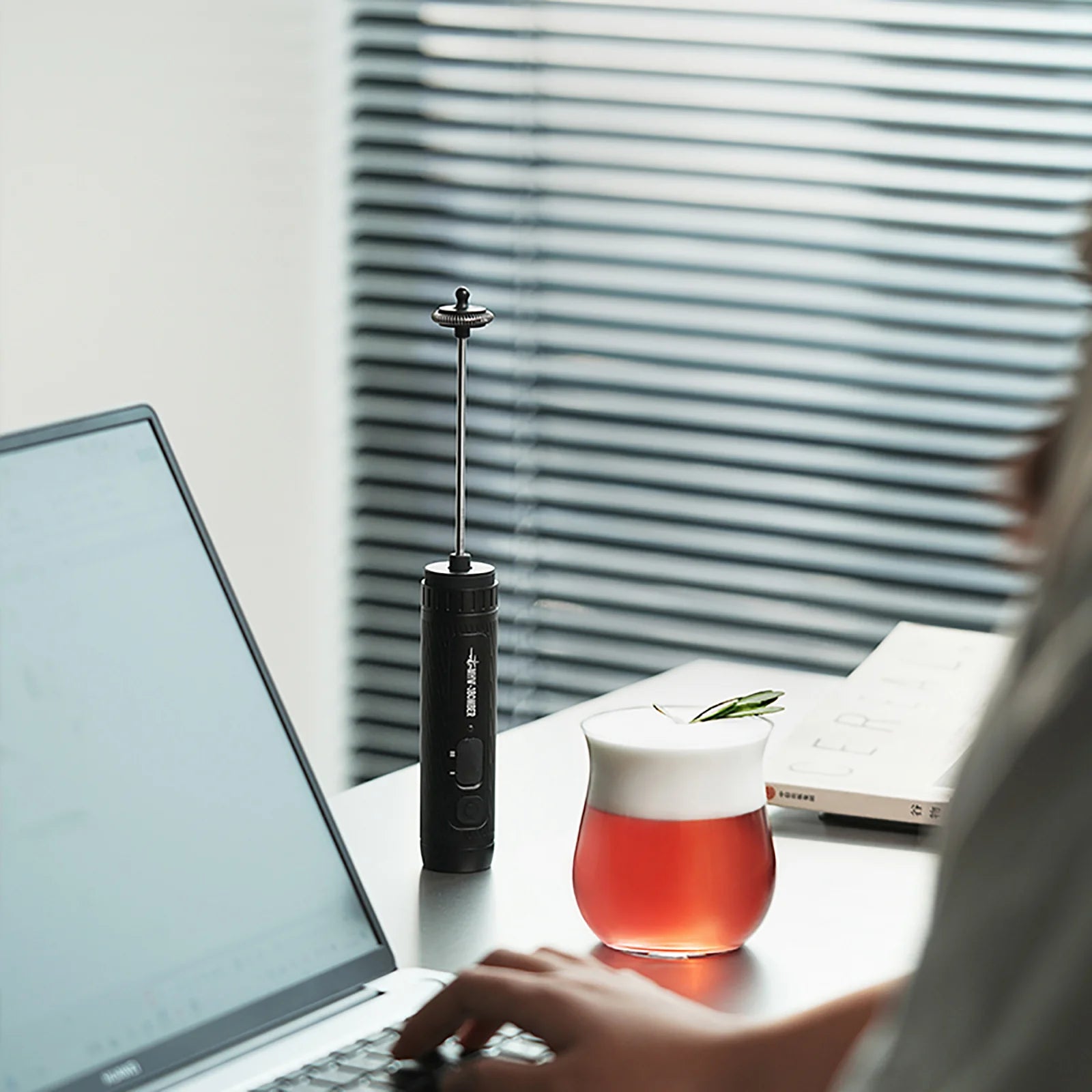 MHW-3BOMBER MAGICIAN HANDHELD MILK FROTHER