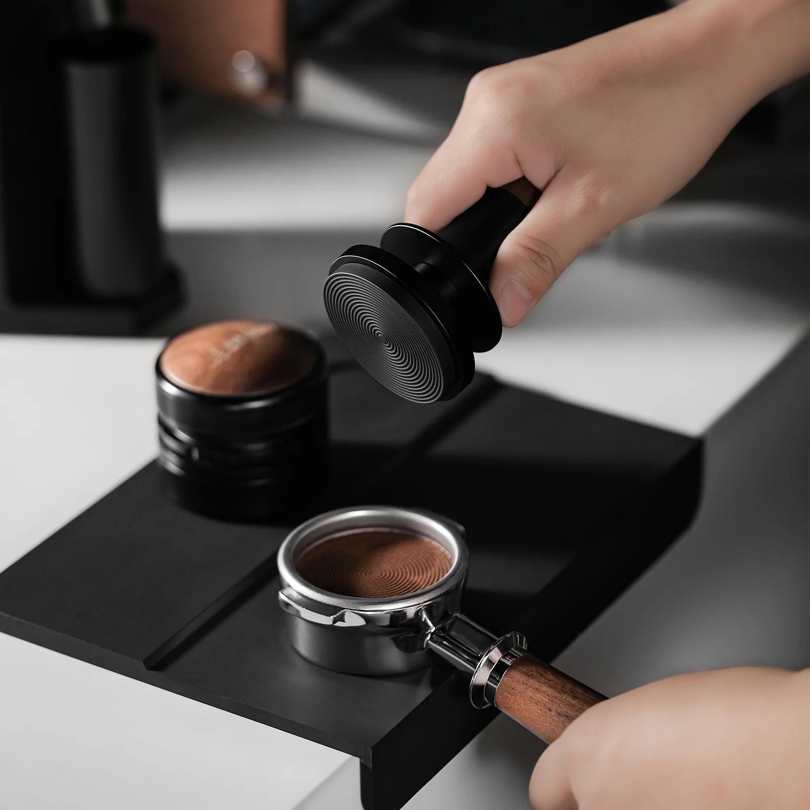 MHW-3BOMBER FLASH ESPRESSO TAMPER 30LBS KONSTANTER DRUCK SOUND FEEDBACK TITAN BESCHICHTET