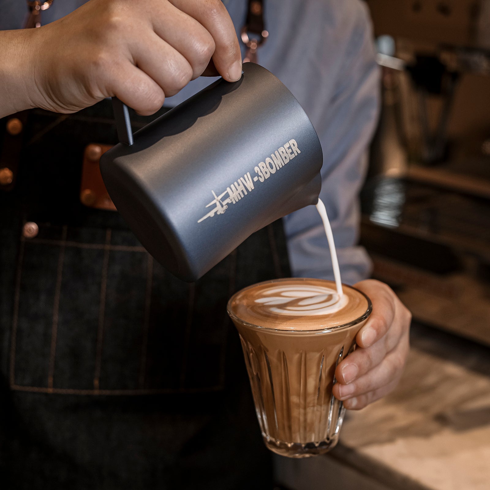 MHW-3BOMBER LATTE ART PITCHER 5.0 MATTBLAU