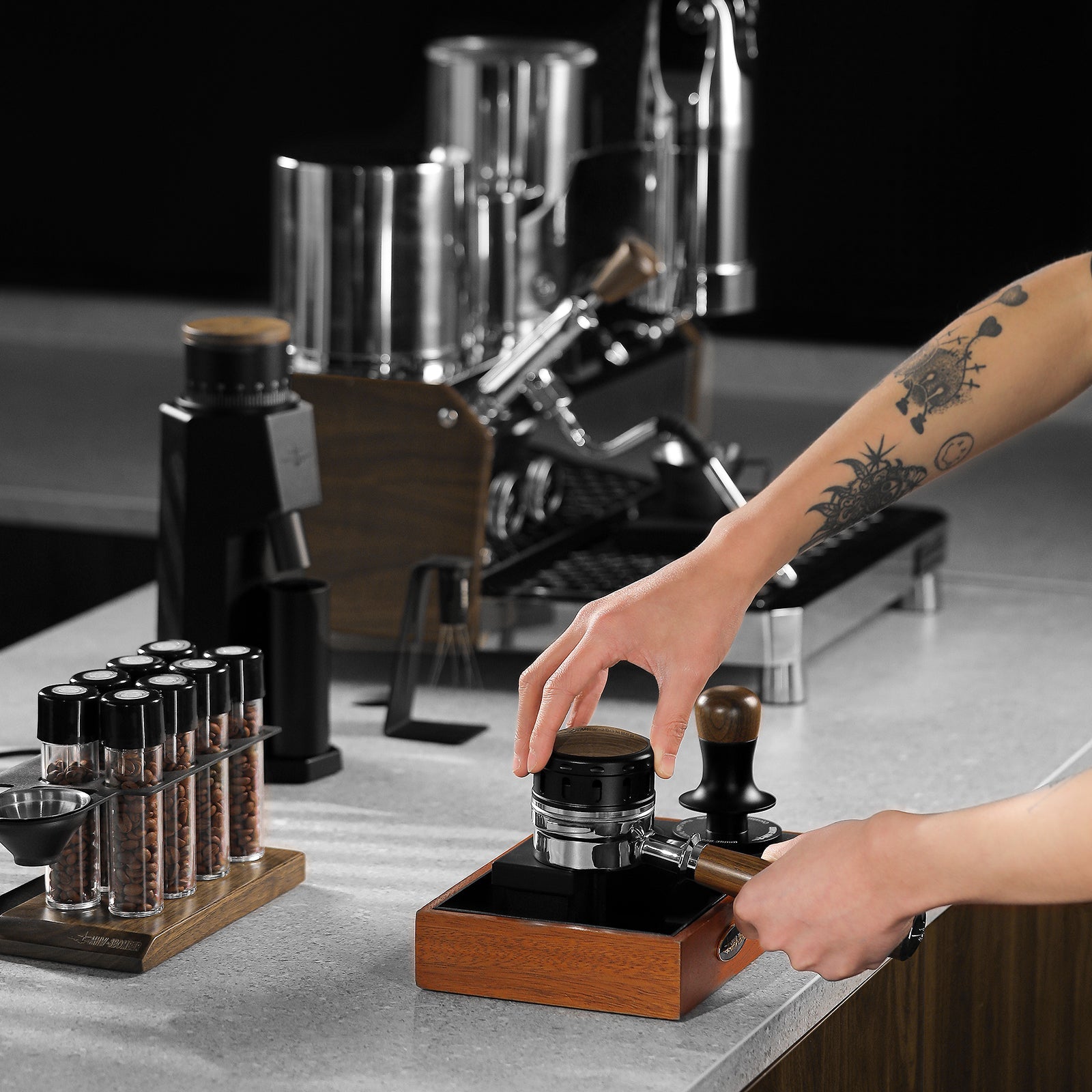 MHW-3BOMBER SCHWERKRAFTADAPTIVER FALCON SCHWERKRAFT-KAFFEEVERTEILER