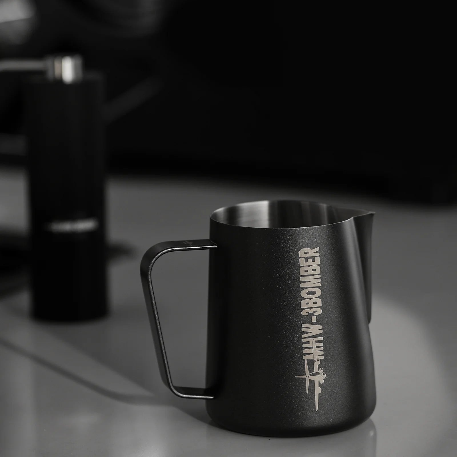 MHW-3BOMBER MILK FROTHING PITCHER 3.0 MATTSCHWARZ
