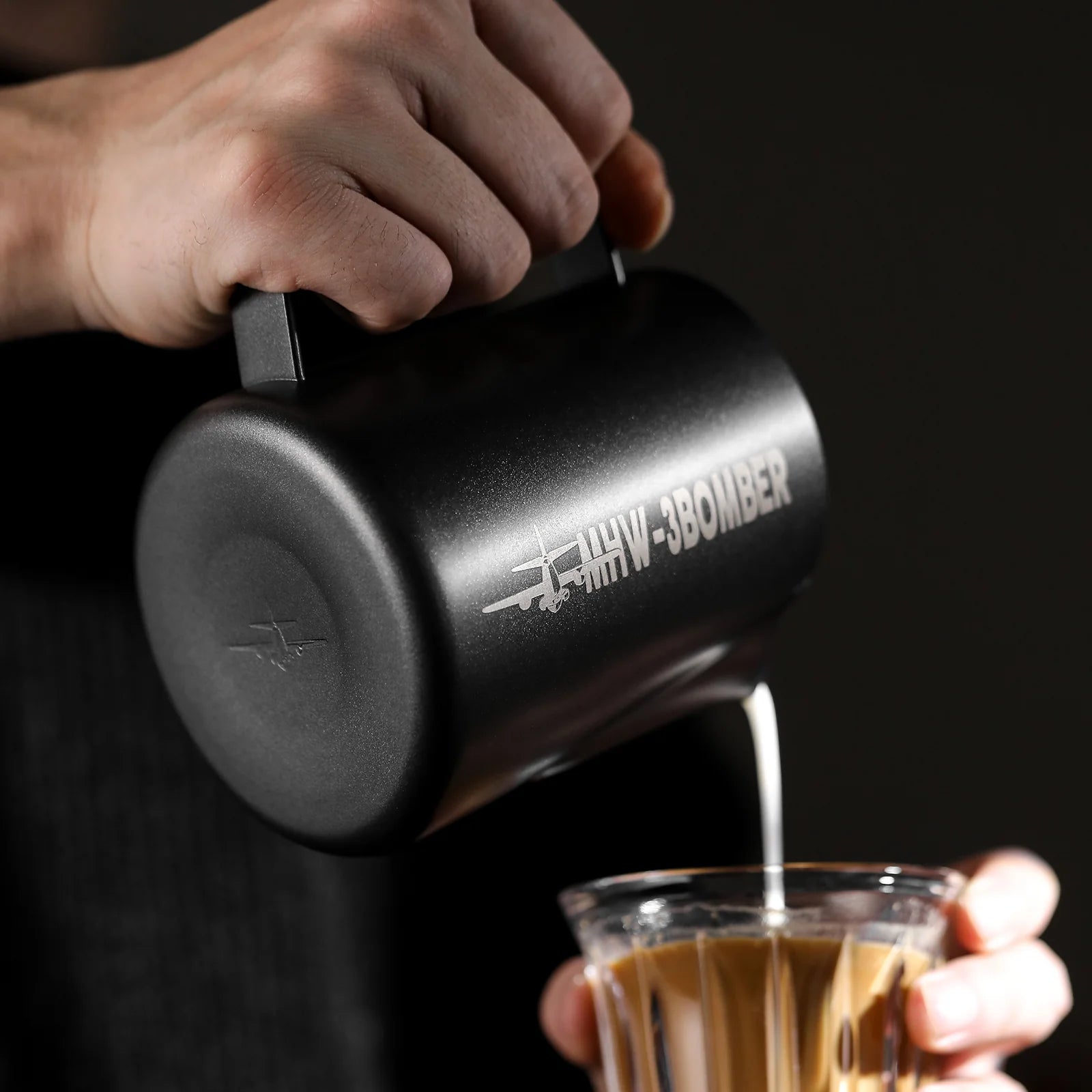 MHW-3BOMBER MILK FROTHING PITCHER 3.0 MATTSCHWARZ